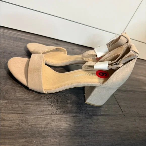 Heels - Picture 2 of 5